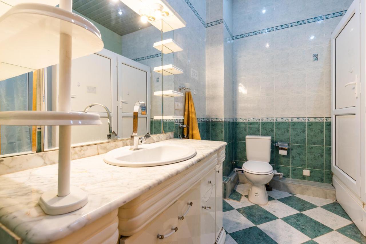 Center 4 You Hotel Tbilisi Ngoại thất bức ảnh