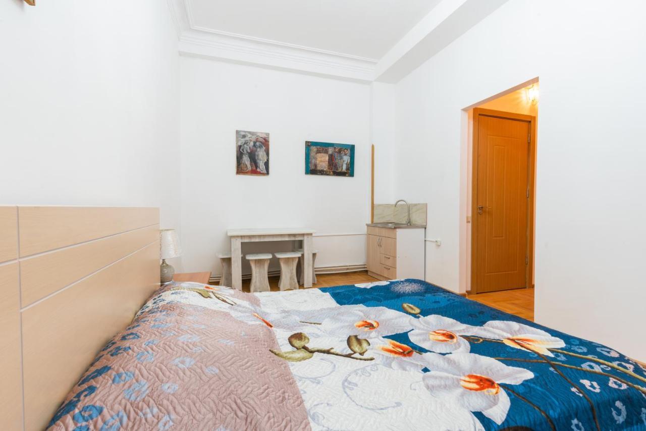 Center 4 You Hotel Tbilisi Ngoại thất bức ảnh