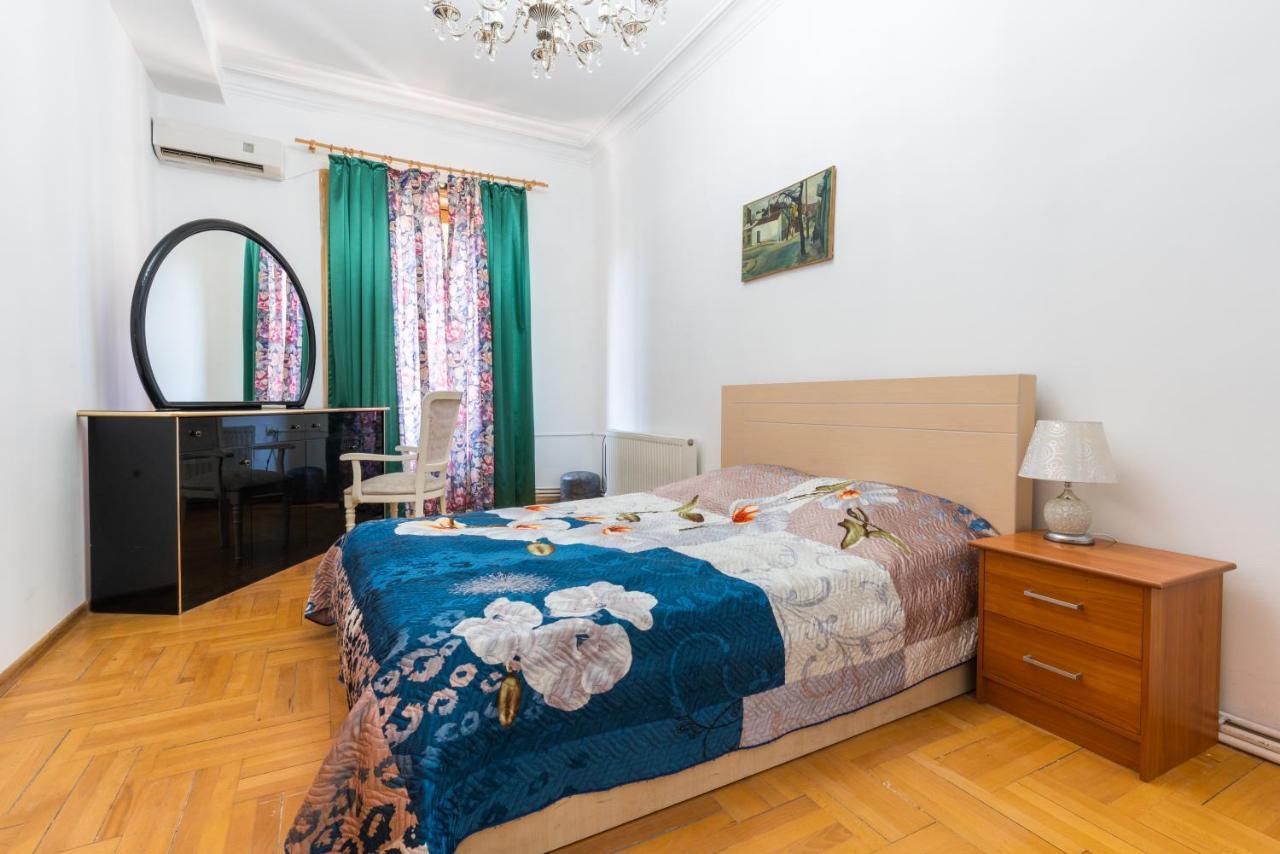 Center 4 You Hotel Tbilisi Ngoại thất bức ảnh