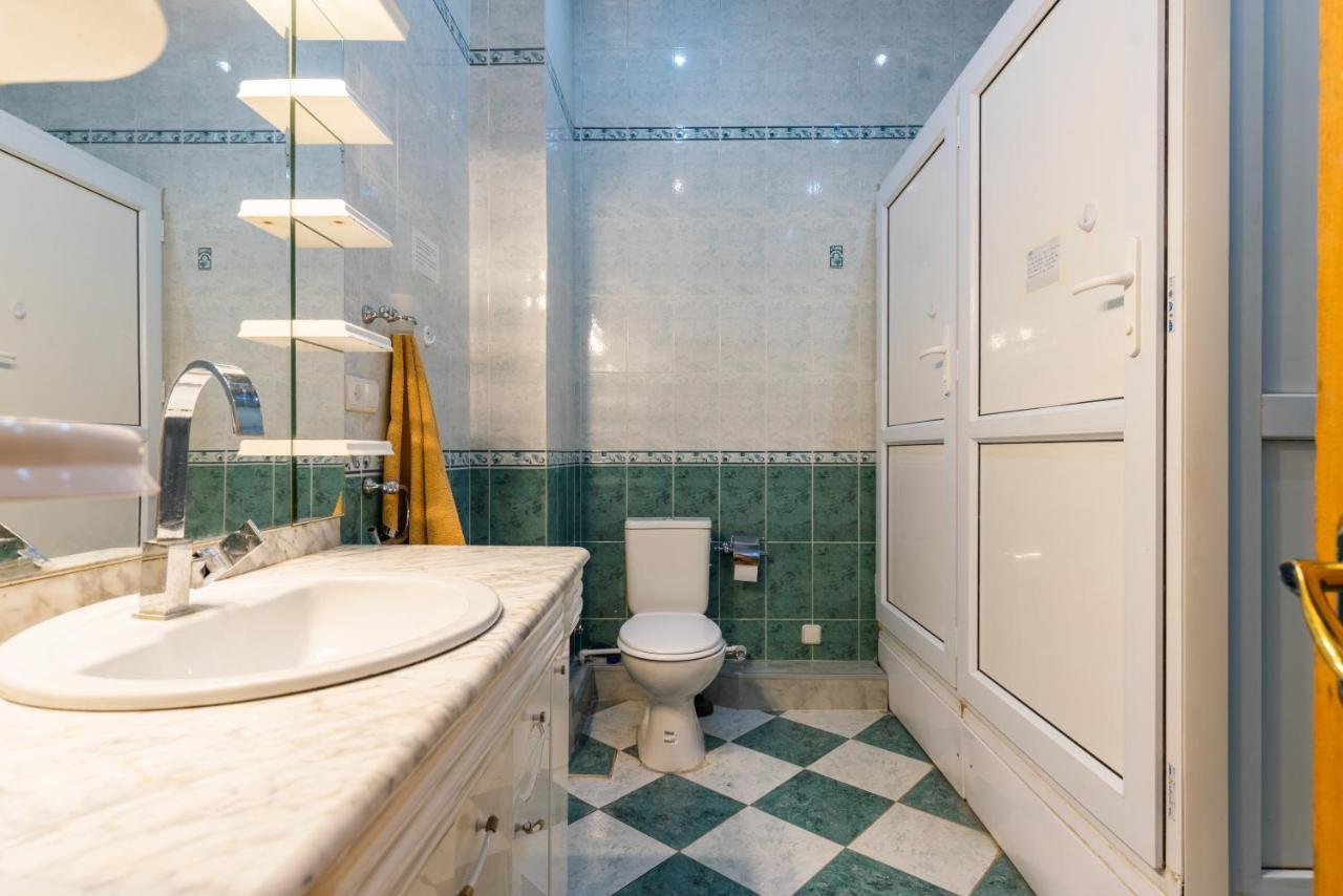Center 4 You Hotel Tbilisi Ngoại thất bức ảnh